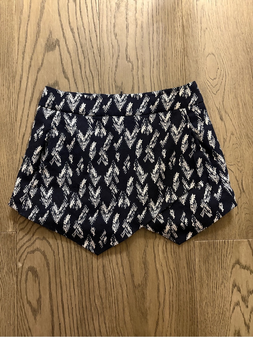 Super Cute Navy and White Short Skort